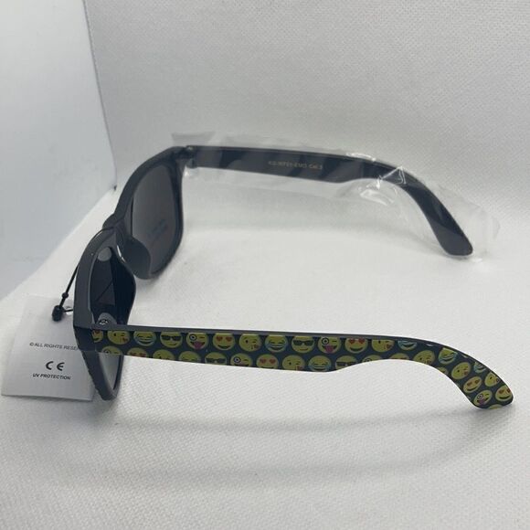 Retro Kids Emoji Mirrored Sunglasses - Picture 3 of 4